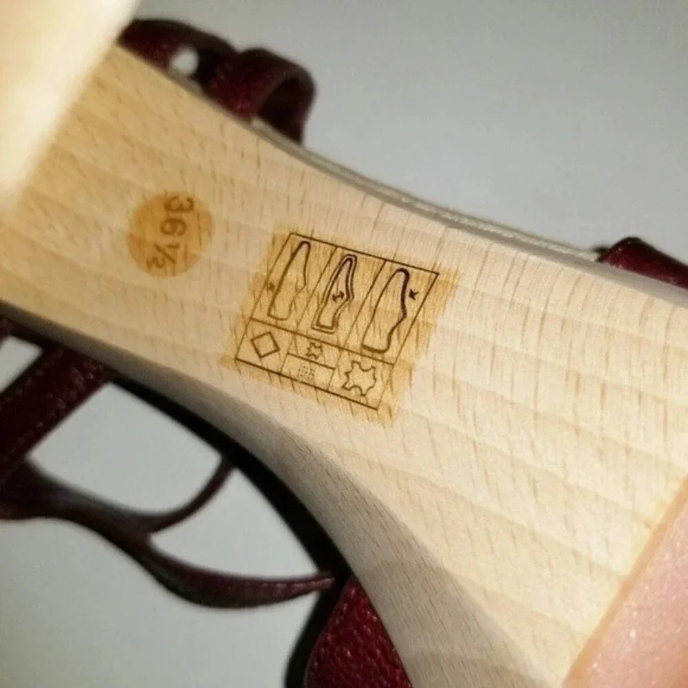 Burberry 36.5 Criss-cross Leather Platform Sandals Made‎ In Italy